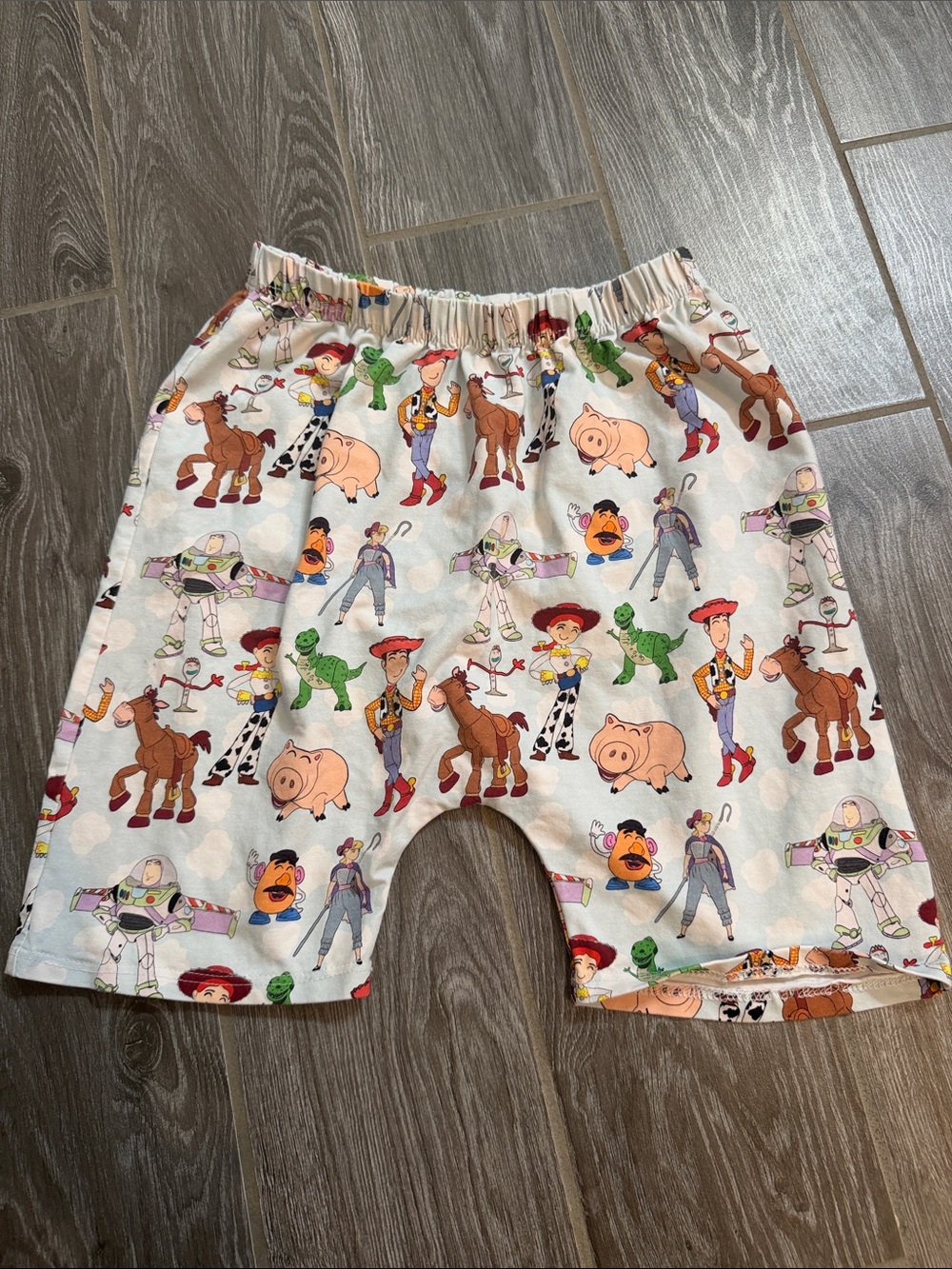 Custom made boys Large White w/Toy Story Character Print soft casual shorts EUC